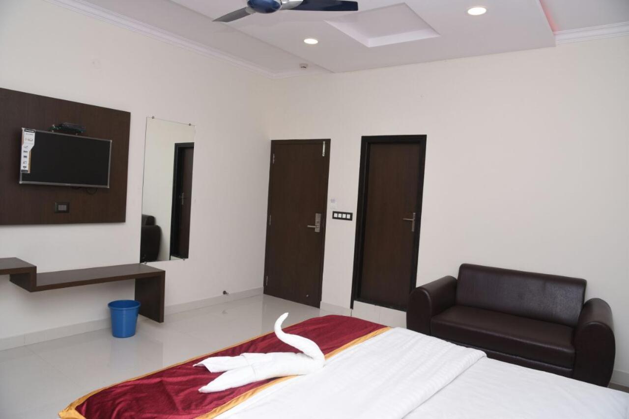 Hotel Grand Kubera Chikmagalūr Екстериор снимка