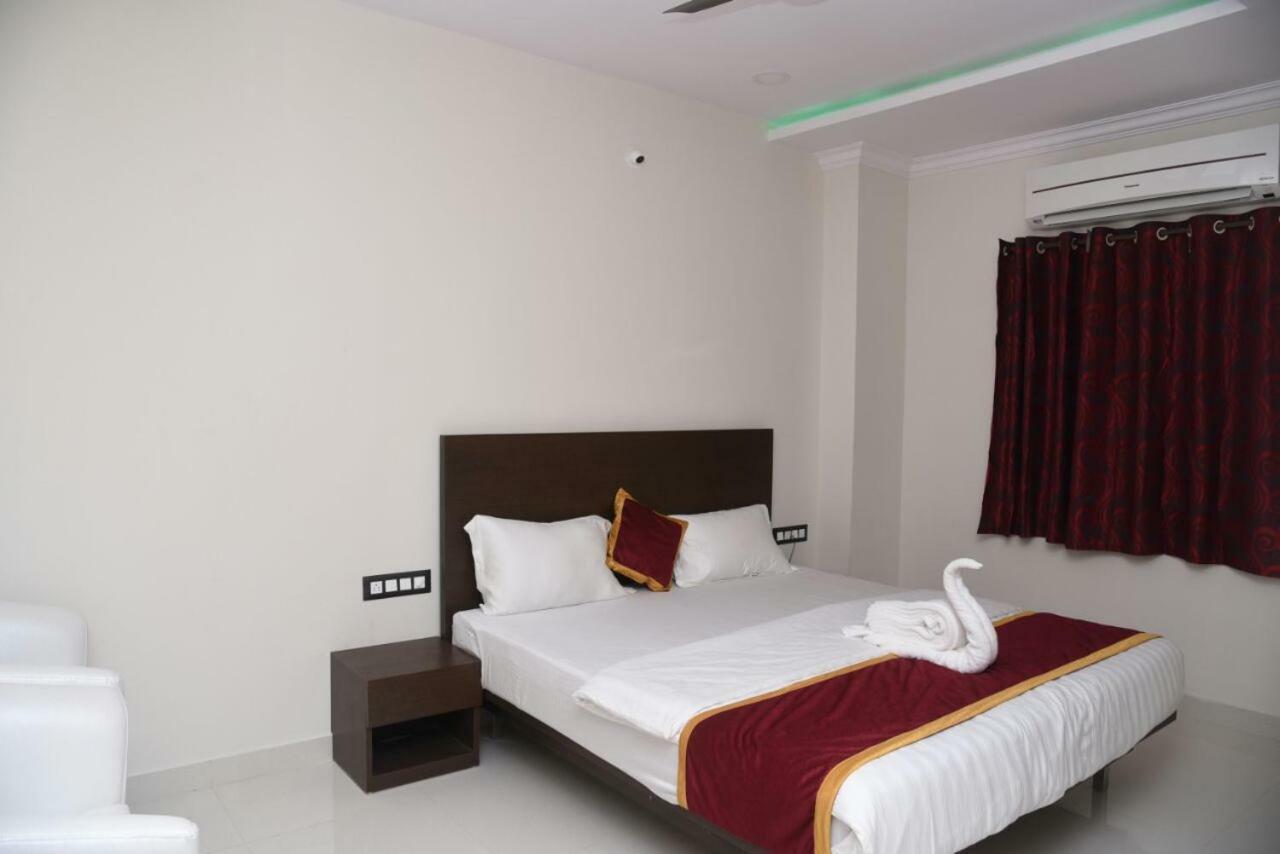 Hotel Grand Kubera Chikmagalūr Екстериор снимка