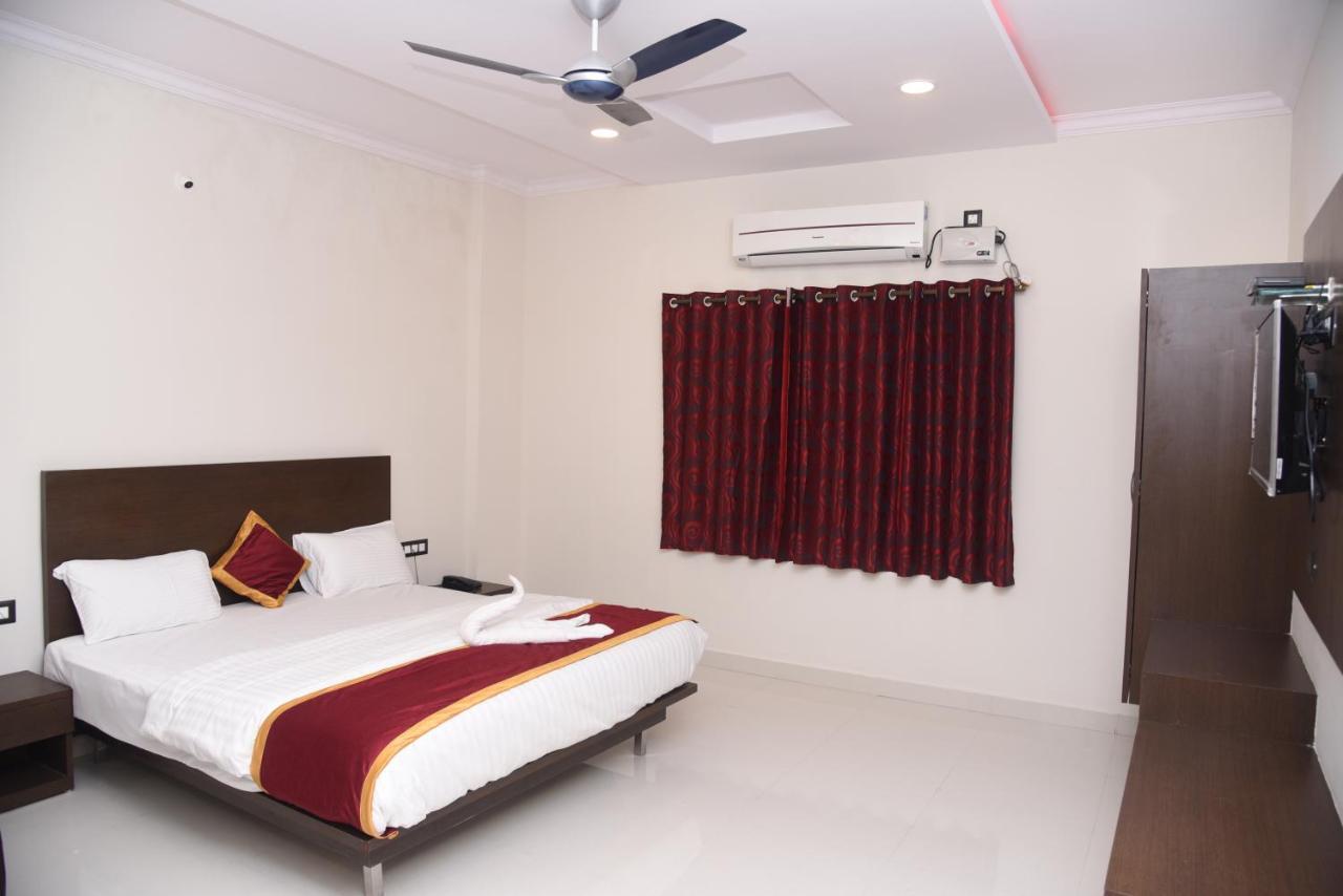 Hotel Grand Kubera Chikmagalūr Екстериор снимка