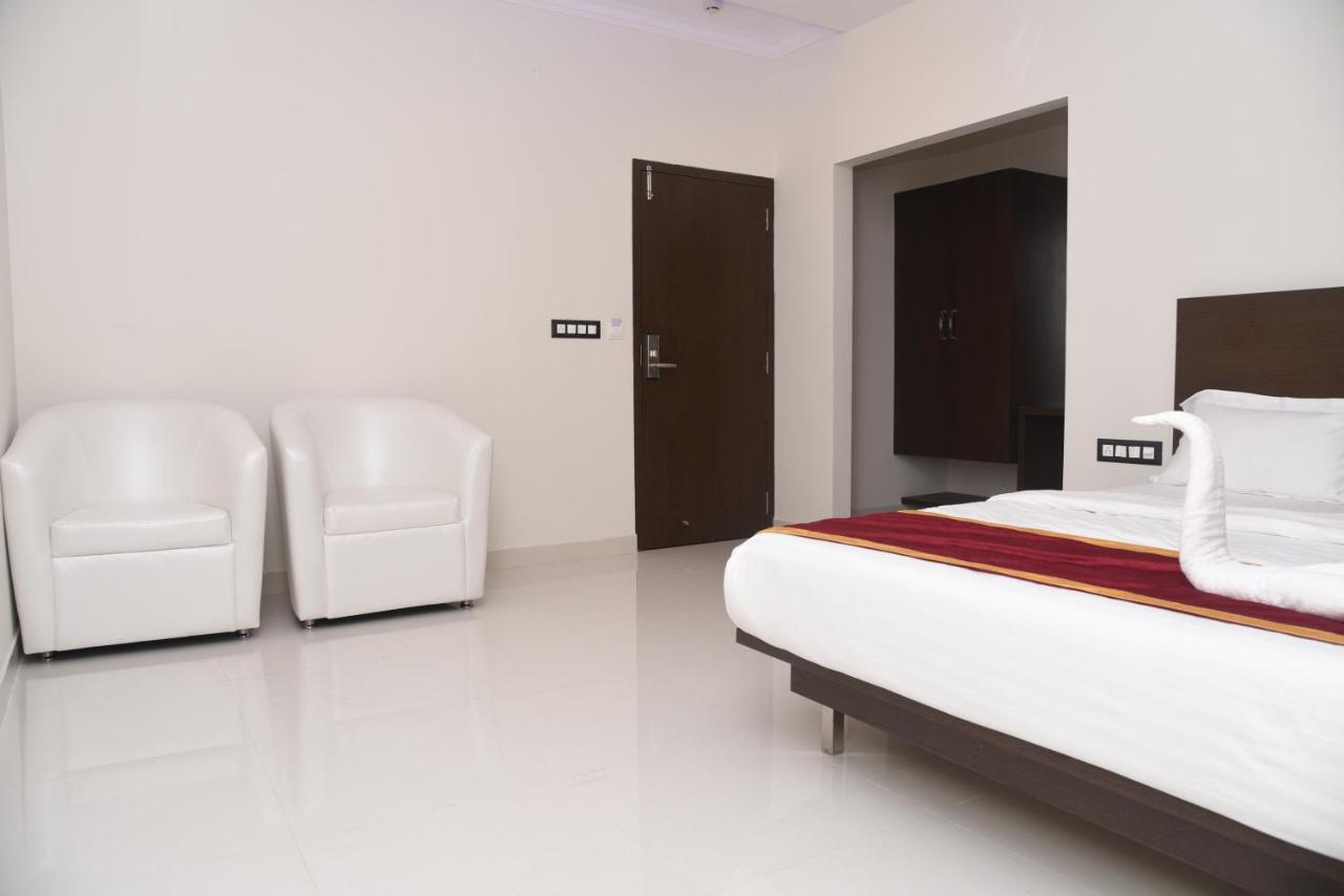Hotel Grand Kubera Chikmagalūr Екстериор снимка